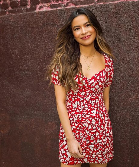 Miranda Cosgrove 裸のポルノスター 写真