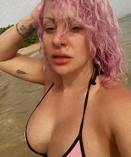 Angelique Burgos 独占モデル 写真