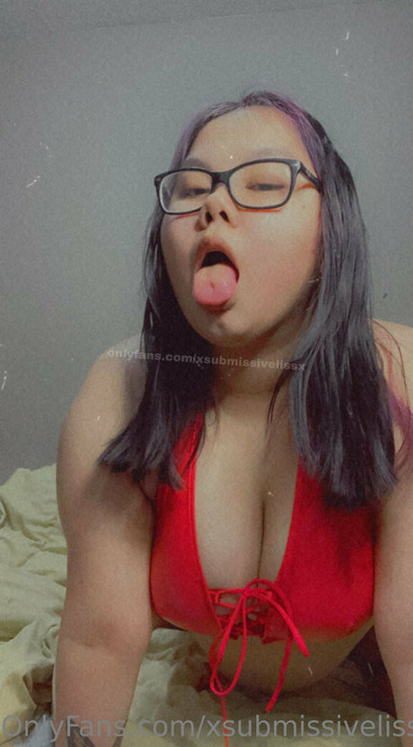 xsubmissivelissx セクシーなポルノスター 写真