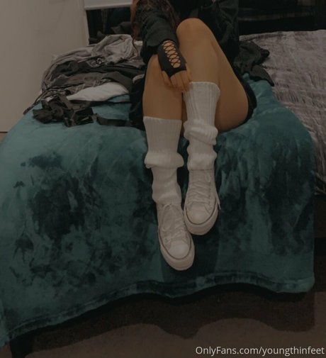 unigirlfeet 裸モデル 写真