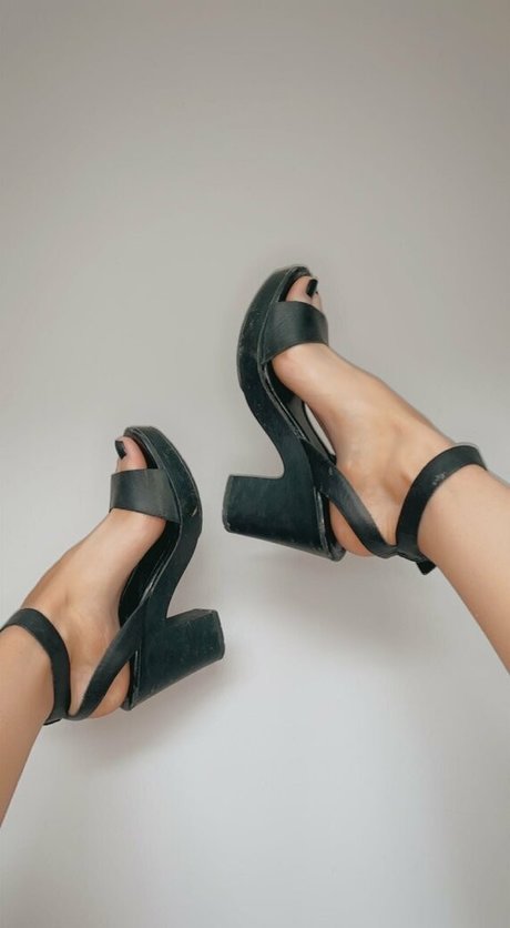 unigirlfeet 美しいモデル 写真