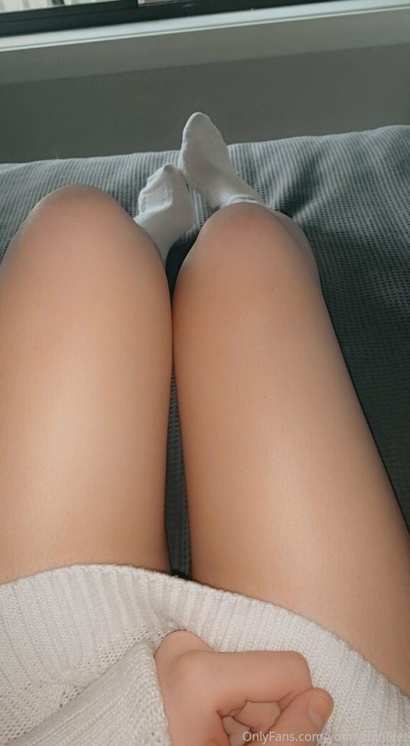 unigirlfeet ポルノモデル 写真