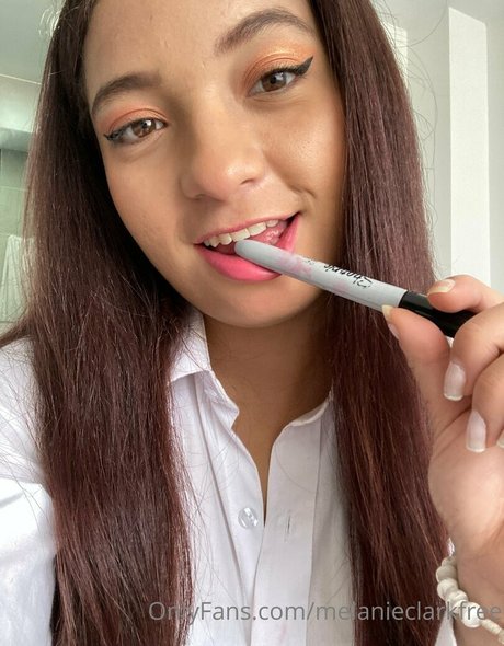 melanie clark エロティック女優 写真