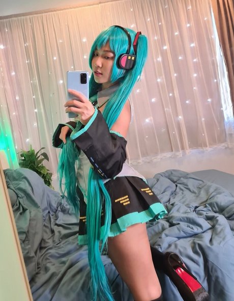 lil mayaafree エロティック女優 写真