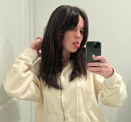 Bea Miller アートモデル ギャラリー