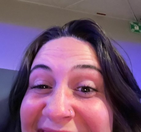 Bea Miller XXXモデル 写真
