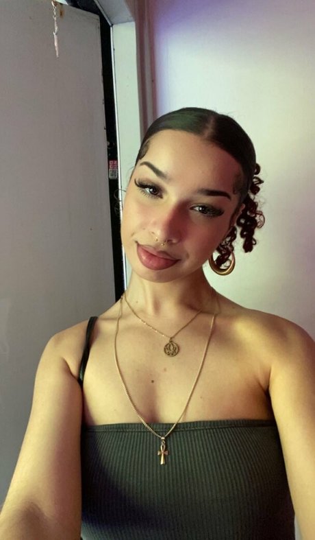 小さいペニスのシーメールOnlyFans エロチック 写真