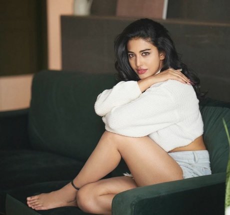Daksha Nagarkar 最高のスター 写真