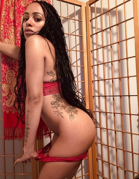 Anya Ivy セックスモデル 画像