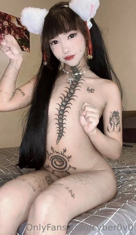 cyber0v0 スター ヌード 画像