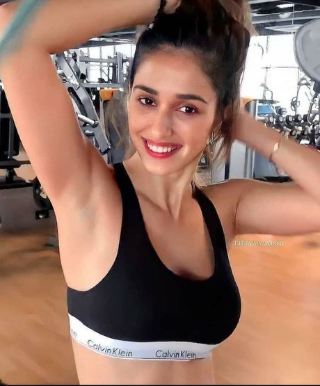 Disha Patani ポルノモデル 写真