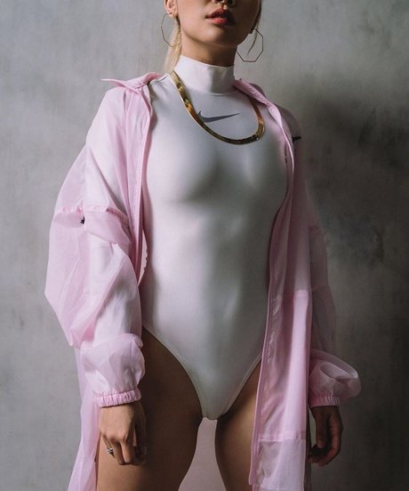 Tiffanie Marie セクシーなスター 写真