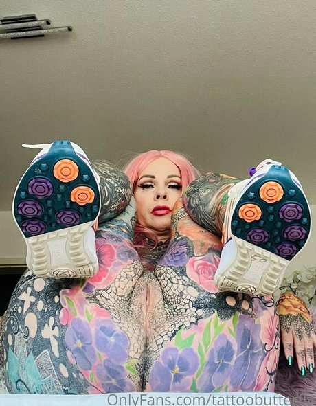 Tattoobutterfly トップポルノスター ギャラリー