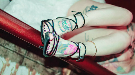 Doce Suicide ホットなモデル 写真