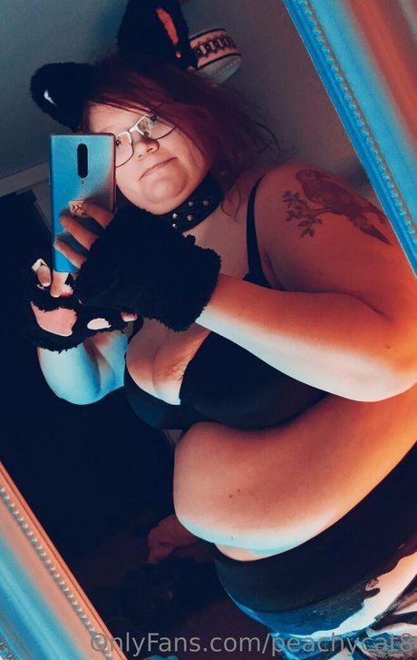 peachycat8 top profile image