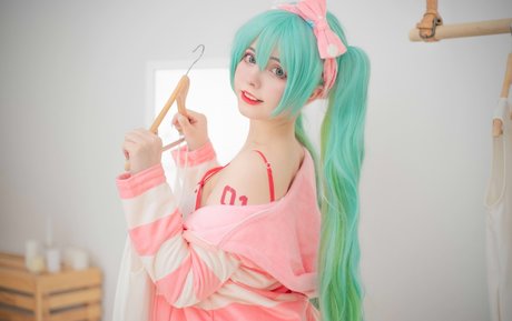 Saya Scarlet ホットスター ギャラリー