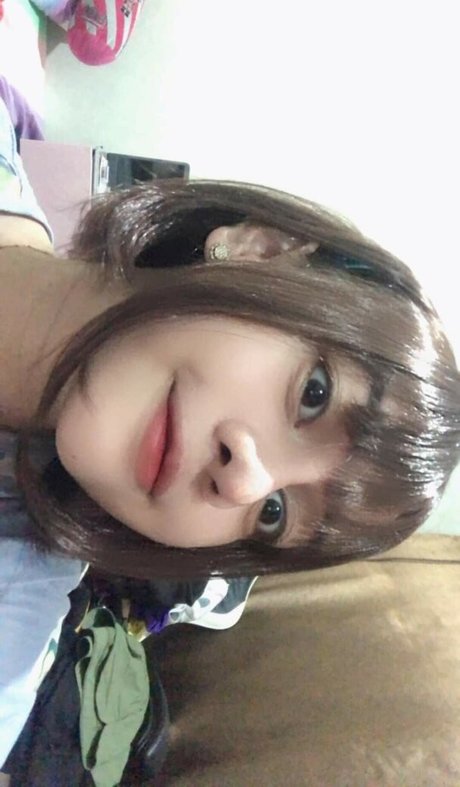 Violet Airis ホットなモデル 写真