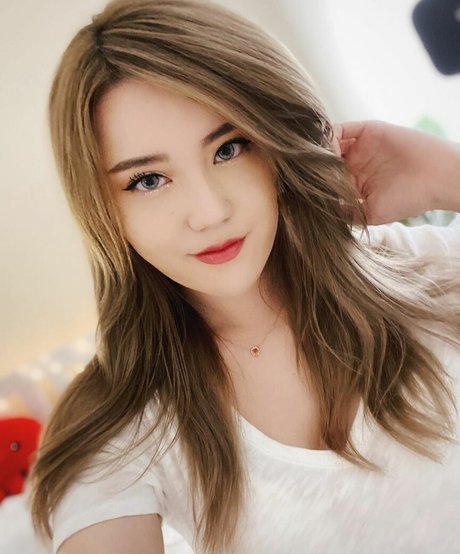 Plushys アダルト女優 写真