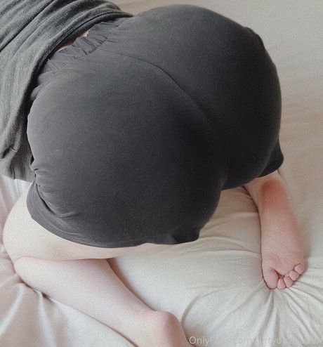 曲線美の熟女オンリーファンズ ホットヌード 写真