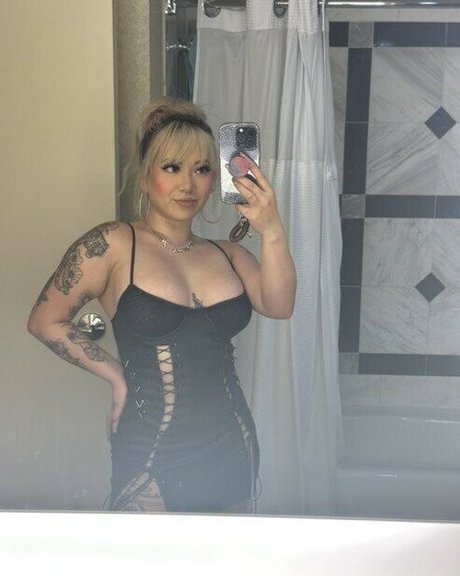 Edmthotiana ポルノスター HD 写真