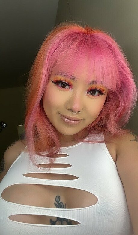 Edmthotiana 美しいポルノスター 写真