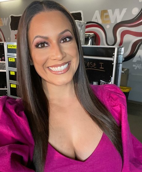 AEW Dasha Kuret セックスモデル 画像