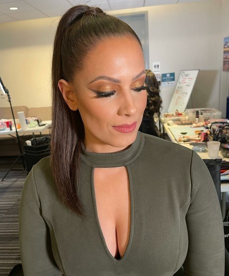 AEW Dasha Kuret 素敵なスター ギャラリー