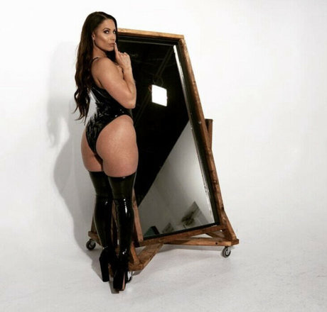 AEW Dasha Kuret ポルノスター 写真
