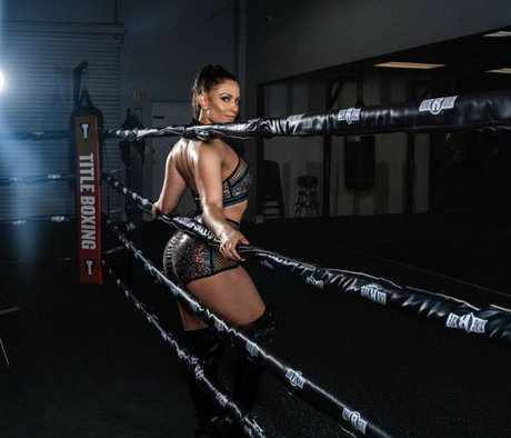 AEW Dasha Kuret アートポルノスター 写真
