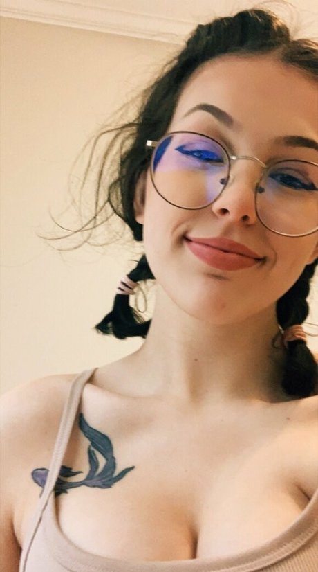 ハイヒール オンリーファンズ セクシー裸 写真