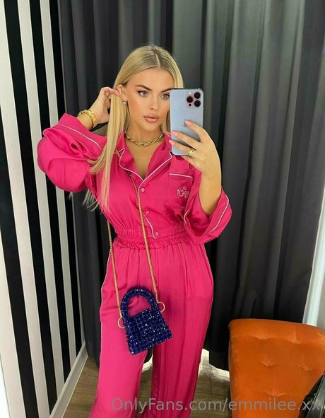 emmilee xx セクシーなポルノスター 写真