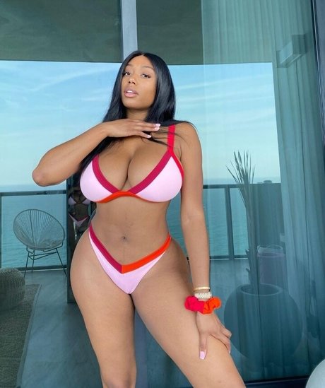 Vivi Panamera 可愛いモデル 写真