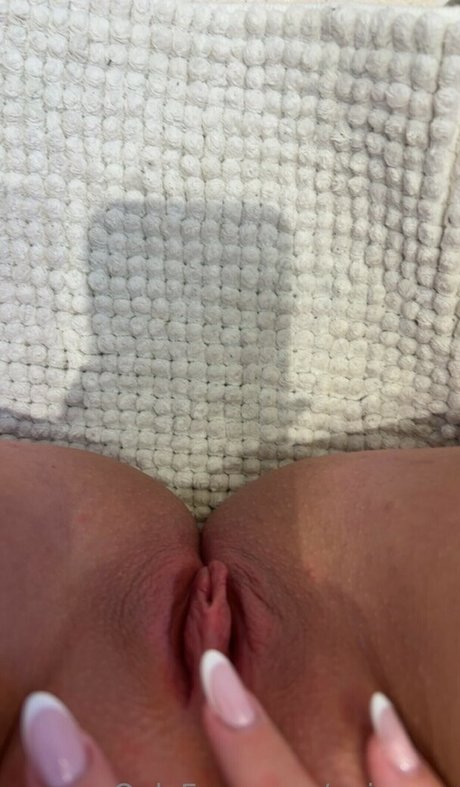 Thea Severine 可愛いモデル 写真