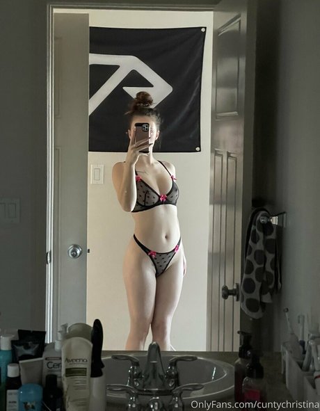 cuntychristinaafree セクシーなスター 画像
