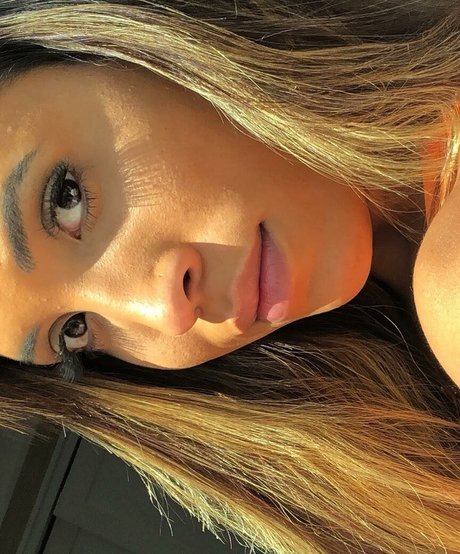 Cassia Fernandez top profile image