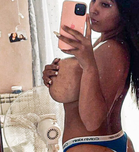 スワッピング オンリーファンズ 美しい裸 画像