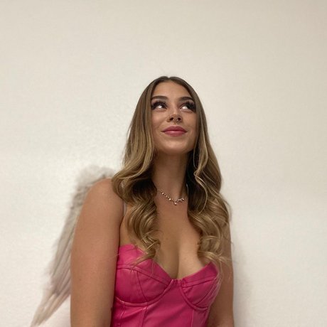 Emmily Mello トップスター 写真