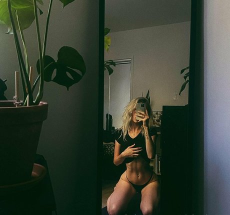 violetsky777 ポルノ女優 写真