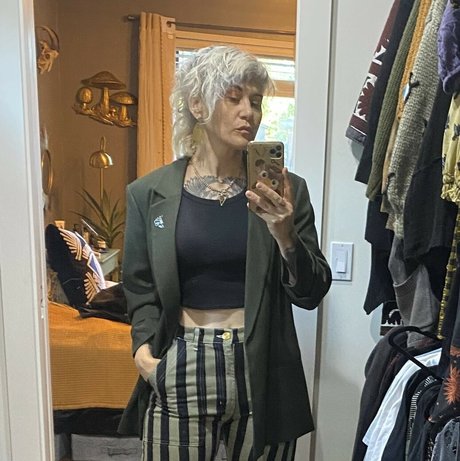 Holly Conrad アダルトスター アーカイブ