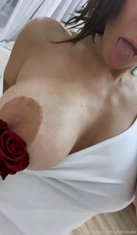 Masha Emec 裸のモデル 画像