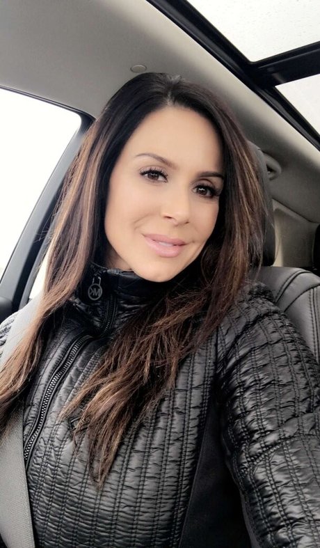 kendralust スター 裸 画像