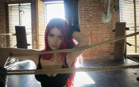 Angie Strelnikova アダルトモデル 写真
