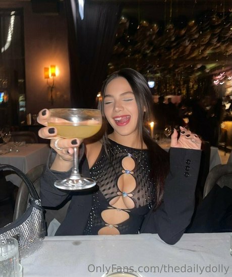 thedailydolly 高品質モデル 写真