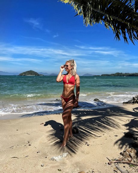 Larissa Van Meerten セクシーモデル 写真