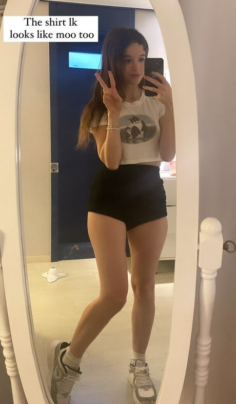 A Bit Rebecca 裸のモデル 写真