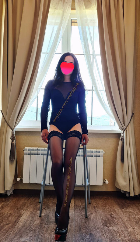 anafilatova ホットなモデル 写真
