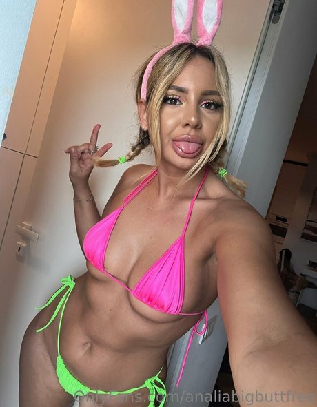 analiabigbuttfree 無料のスター 写真