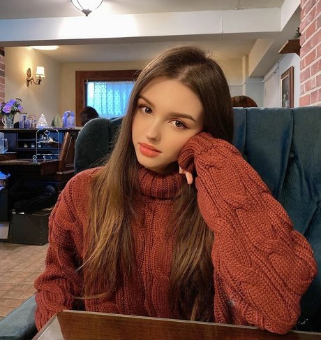 Elina Karimova エロティック女優 写真