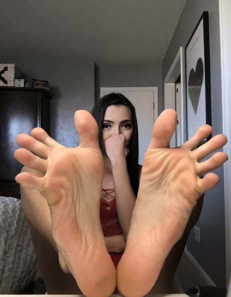 fabulous toe spread エロティックモデル 画像
