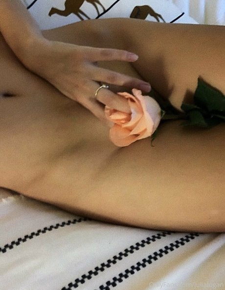 julialogan セクシーなスター 画像